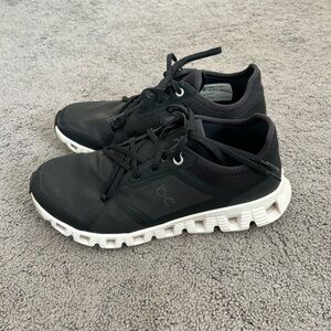 Women’s Black On Cloud Tec Helion Running Shoes